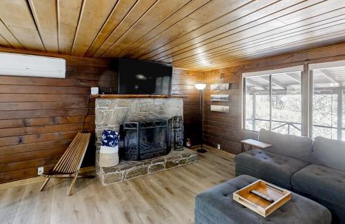 Oakhurst House | Sugar Pine Log Cabin