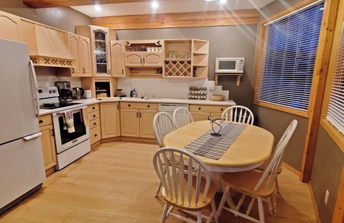Sunburst Estates Ski Chalet | Sugar Pine Suite 2bd Kitchen Hot tub Get a Quote! Longer stay=lower rates.