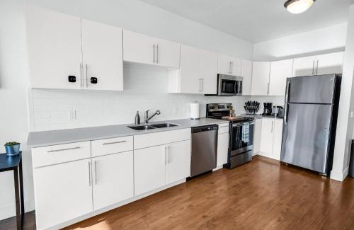 Sugar House Apartment | Sugarhouse - Panoramic Mountain Views! Studio!
