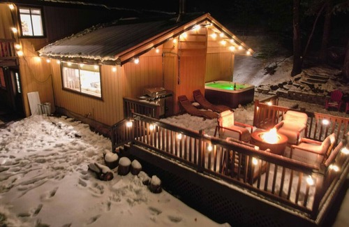 Sugar Pine Villa | Sugarpine Trailhead Lodge-8 miles from Yosemite-2 Cabins, 6 Bedrooms, Sleeps 18-2 Hot Tubs