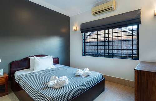 Downtown Siem Reap Hotel | Suitable for group of 12pax, 6 rooms on same floor-walking distance to pubstreet