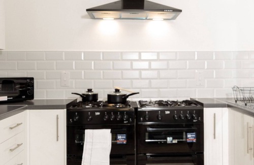 Oldham Bed & Breakfast | Suite 1: Lovely Ensuite in Oldham Sociable House