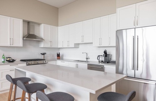 Regional District of Nanaimo Apartment | Suite #110: Contemporary Oceanfront Accommodation
