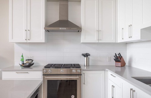 Regional District of Nanaimo Apartment | Suite #110: Contemporary Oceanfront Accommodation
