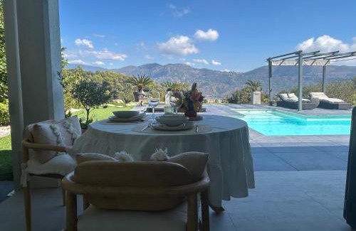 Gattieres House | SUITE 20m2 DANS VILLA PISCINE JACUZZI