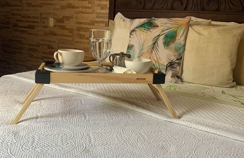 Jabaquara Cabin | Suite 5 minutes from the beach in a cozy house with pool and garage.nn