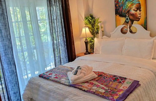 Caye Caulker House | Suite 5 (Queen Bed)