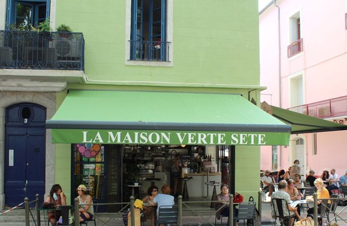 Sete House | Suite ABSTRACTION: 4* furnished apartment in the heart of Sète - 2 people.