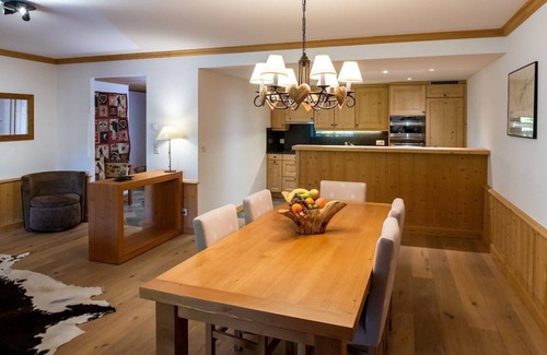 Villars-sur-Ollon Condo | Suite Chaleureuse avec Terrasse Privée