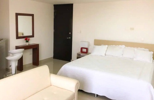El Prado Apartment | Suite con balcón, linda vista