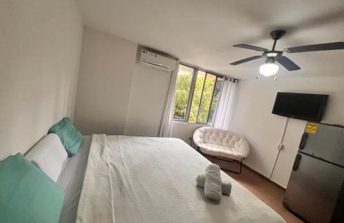 El Cangrejo House | Suite con cocina pequeña y baño privado