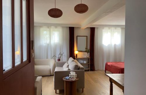 Craponne Bed & Breakfast | Suite Cosy Chambre avec espaces Salon et Salle de bain privés