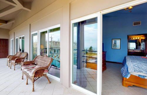 San Pedro Apartment | Suite E303 Mara Laguna