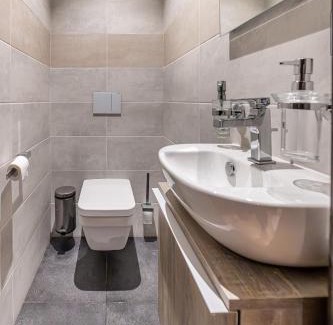 Epone House | SUITE ET CHAMBRES COSY CHEZ A&M -ELEGANT HOME, CALME, CAMPAGNE, PARKING gratuit