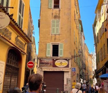 Old Town Apartment | Suite Fusion - charme de l'ancien et confort moderne - Vieux Nice - 2 chambres - wifi - 5 min des plages - 30 min de Cannes et Monaco