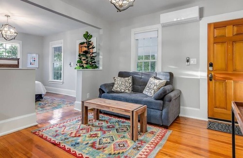 Marble Falls House | Suite in Historic Downtown Marble Falls/Sleeps 4