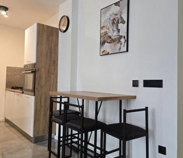 Canton 10 Apartment | Suite M