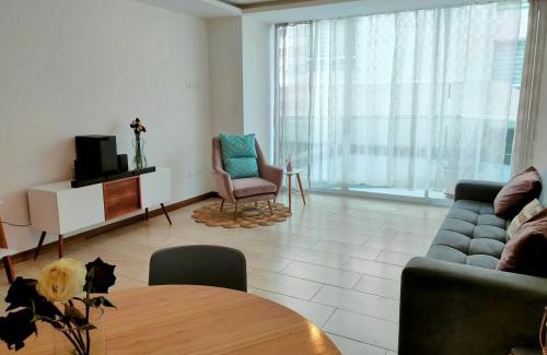 Conocoto Apartment | Suite minimalista con vista a los volcanes