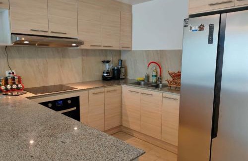 Conocoto Apartment | Suite minimalista con vista a los volcanes