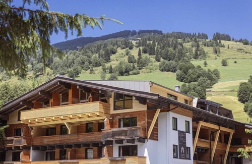 Vorderglemm Apartment | Suite mit 1 SZ & Wellnessbereich by Interhome