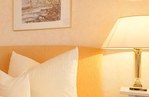 Aschach Apartment | Suite mit sep. Wohnraum, Balkon oder Terrasse, Bad-oder DU/WC, Haupthaus