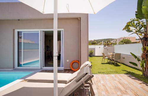 Agia Marina House | Suite n.1 with private pool & yard
