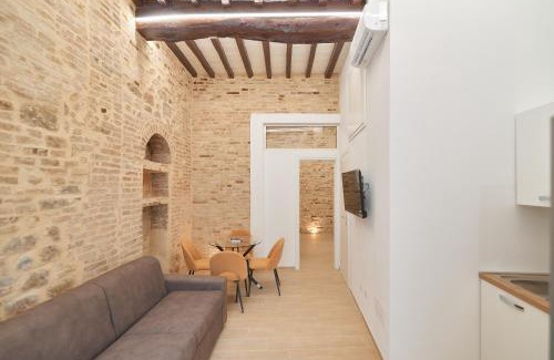 Old Town Apartment | Suite n10 - Modern flat in historic center