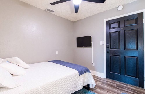 Smoketown Jackson Apartment | Suite near downtown Louisville, KY · Suite X