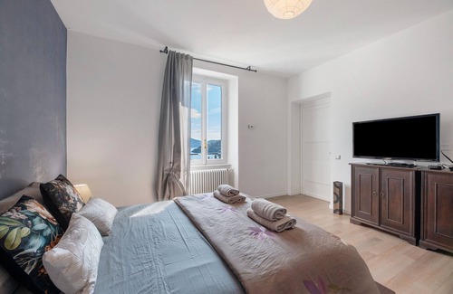 Moltrasio House | Suite 'Panoramica' with Lake View, Wi-Fi and Air Conditioning