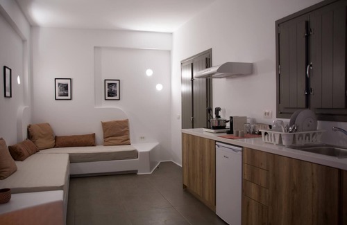Vothon Apartment | Suite Private Pool Arethousa