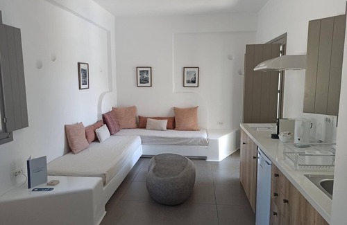 Vothon Apartment | Suite Private Pool Arethousa