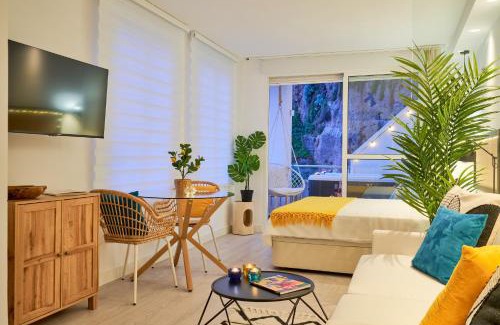 Torremolinos Apartment | SUITE ROCA CHICA