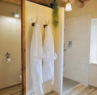 Siaugues-Sainte-Marie Bed & Breakfast | Suite romantique dans centre de bien-être Au chant de l'eau