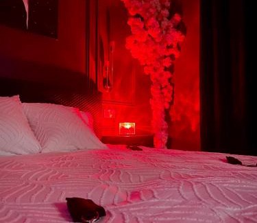Roanne Apartment | Suite romantique avec Balneo et jeux coquins