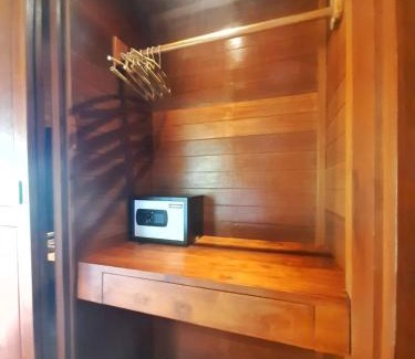 Peliatan Cabin | Suite Room with AC ,surrounded by ricefield By iLys Collection