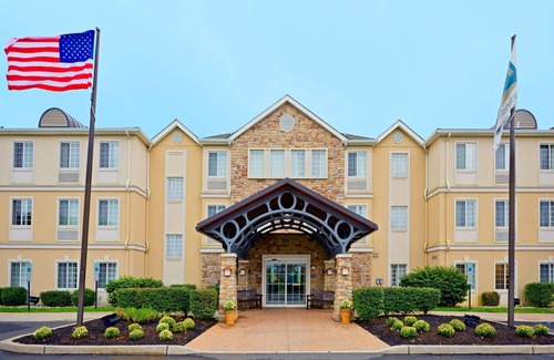 Cranbury Condo | Suite w/Kitchen Only 30 Min to Six Flags!