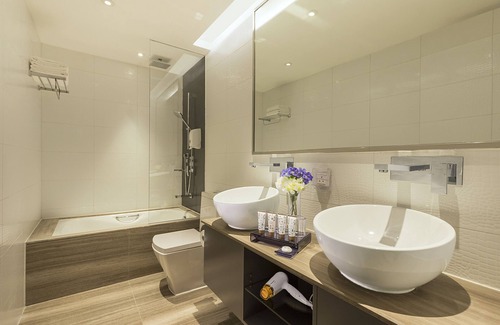 Kwai Chung House | Suite with 1 king+1 single+1 sofa bed, FREE WiFi