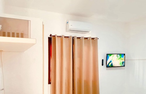 Jardim Virginia House | Suite with Air Conditioning for Couple at Pousada Poseidon Guarujá