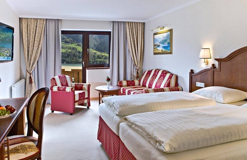 Zell am See Hotel | Suite with balcony to the town and lake - Hotel Berner