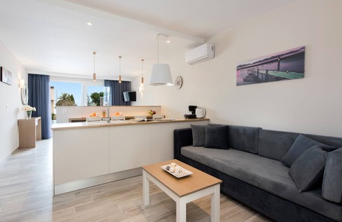 Perama Apartment | Suite with private pool