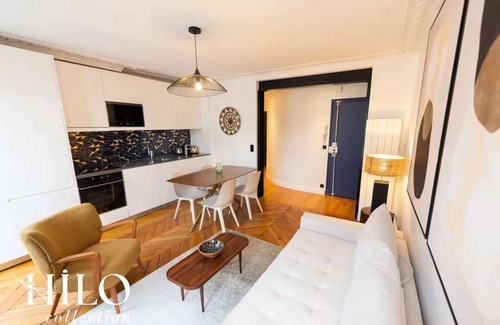 2nd Arrondissement Apartment | Suite Zola by HILO Collection