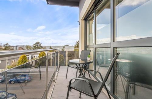 Dietzenbach Apartment | SUITE4ME - Moderne Apartments I Küche I Balkon I Waschmaschine