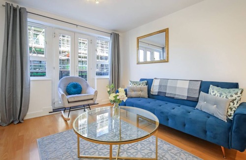 West Hendon Apartment | Suites by Rehoboth ★ The Hyde ★ London Zone 3