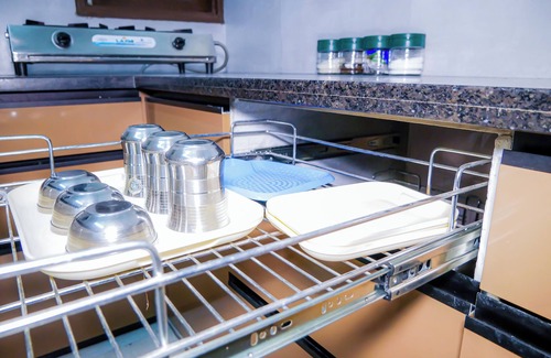 Varanasi Apartment | Sukoon Stay - Spacious 3-bedroom apartment with WiFi, AC in Spiritual Varanasi