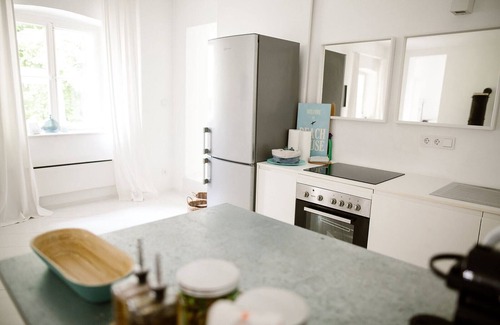 Poertschach am Woerthersee Apartment | Summer apartment on Lake Wörthersee with terrace & private lake access
