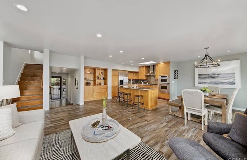 Del Mar Heights House | Summer beach retreat! 2/2 light-filled, End Unit, Amazing Views, Walk to beach.