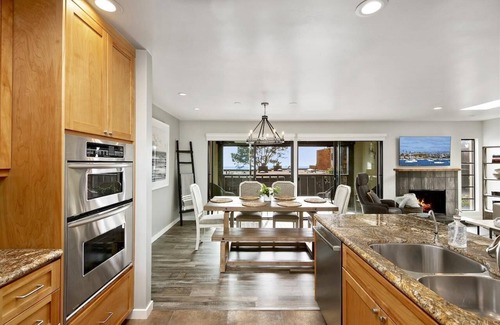 Del Mar Heights House | Summer beach retreat! 2/2 light-filled, End Unit, Amazing Views, Walk to beach.