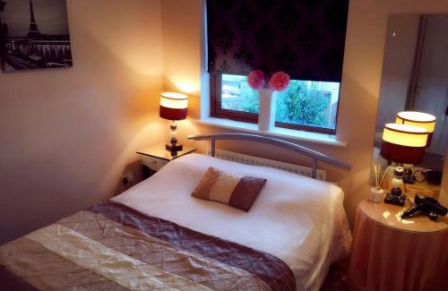 Kinsale Town Centre House | Summer Cottage in Kinsale Free Car Parking Included