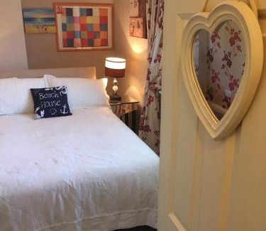 Kinsale Town Centre House | Summer Cottage in Kinsale Free Car Parking Included
