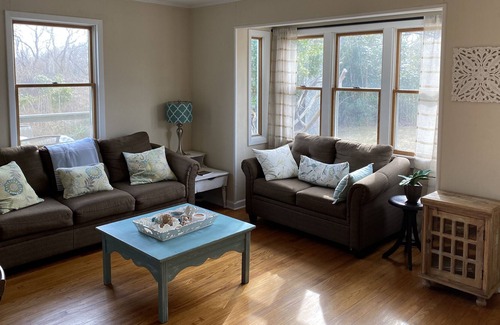 Town of East Hampton Cottage | Summer Cottage -Walking dist. to the Beach & Town!